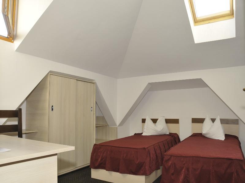 Hotel Tudor Плоешти Экстерьер фото