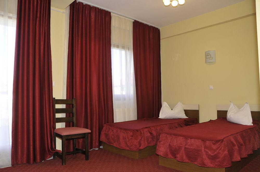 Hotel Tudor Плоешти Экстерьер фото