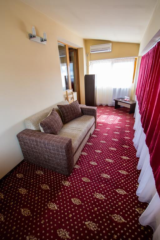 Hotel Tudor Плоешти Экстерьер фото