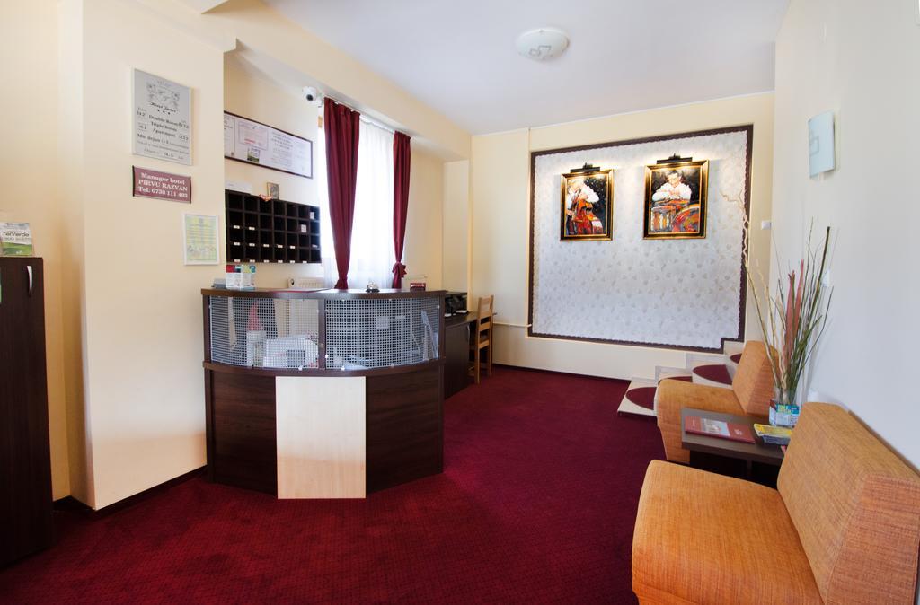 Hotel Tudor Плоешти Экстерьер фото