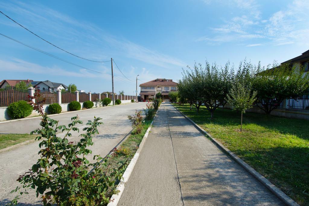 Hotel Tudor Плоешти Экстерьер фото