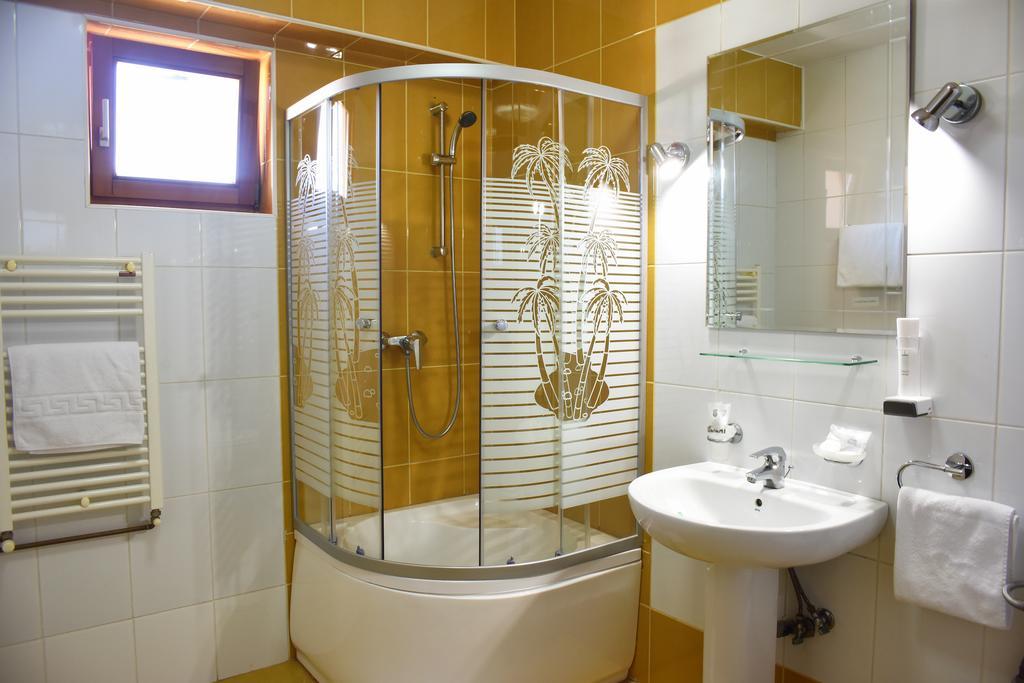 Hotel Tudor Плоешти Экстерьер фото