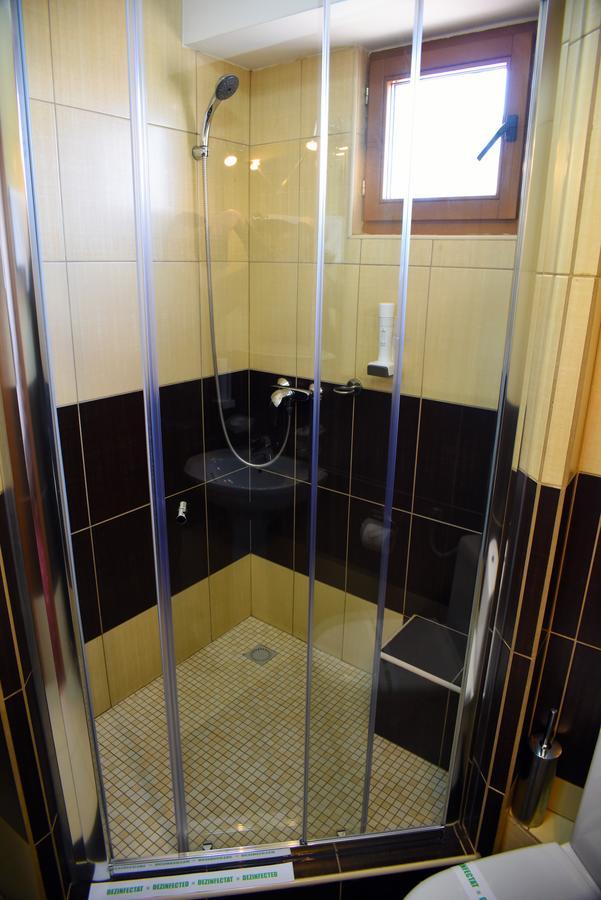Hotel Tudor Плоешти Экстерьер фото