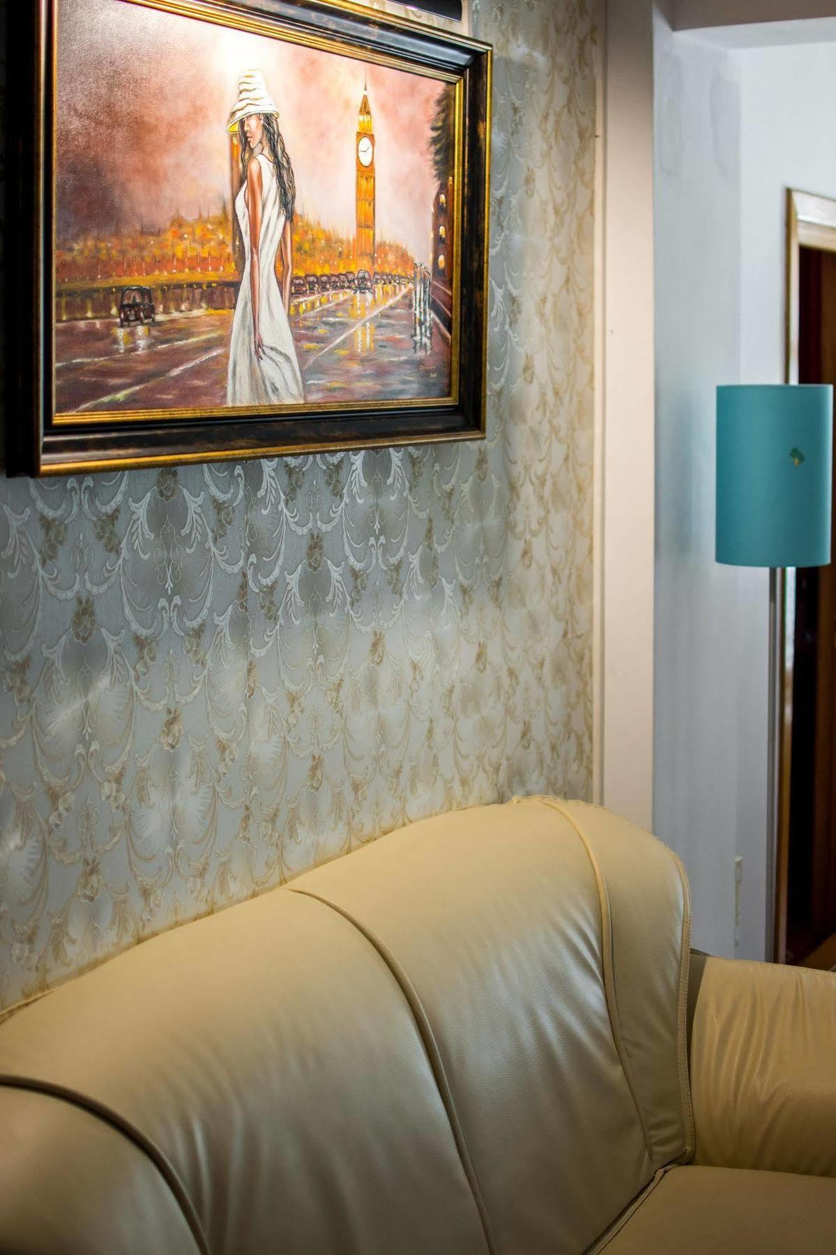 Hotel Tudor Плоешти Экстерьер фото
