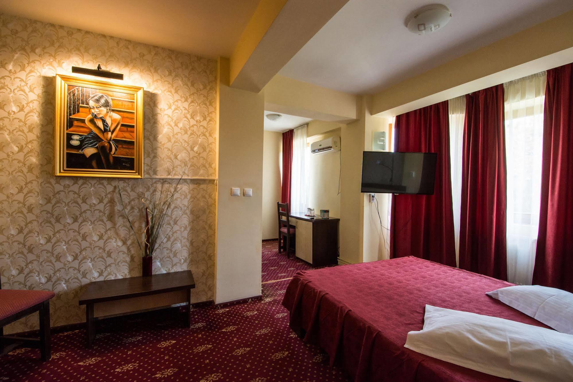 Hotel Tudor Плоешти Экстерьер фото