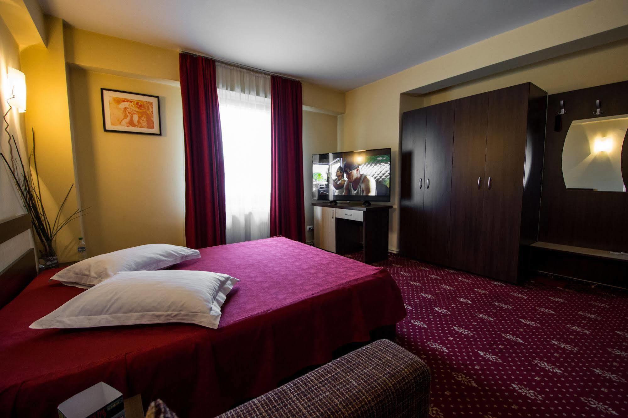 Hotel Tudor Плоешти Экстерьер фото