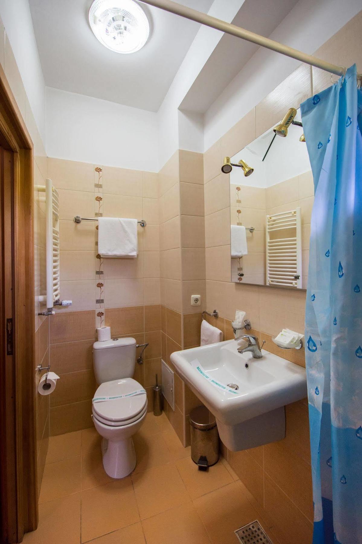 Hotel Tudor Плоешти Экстерьер фото