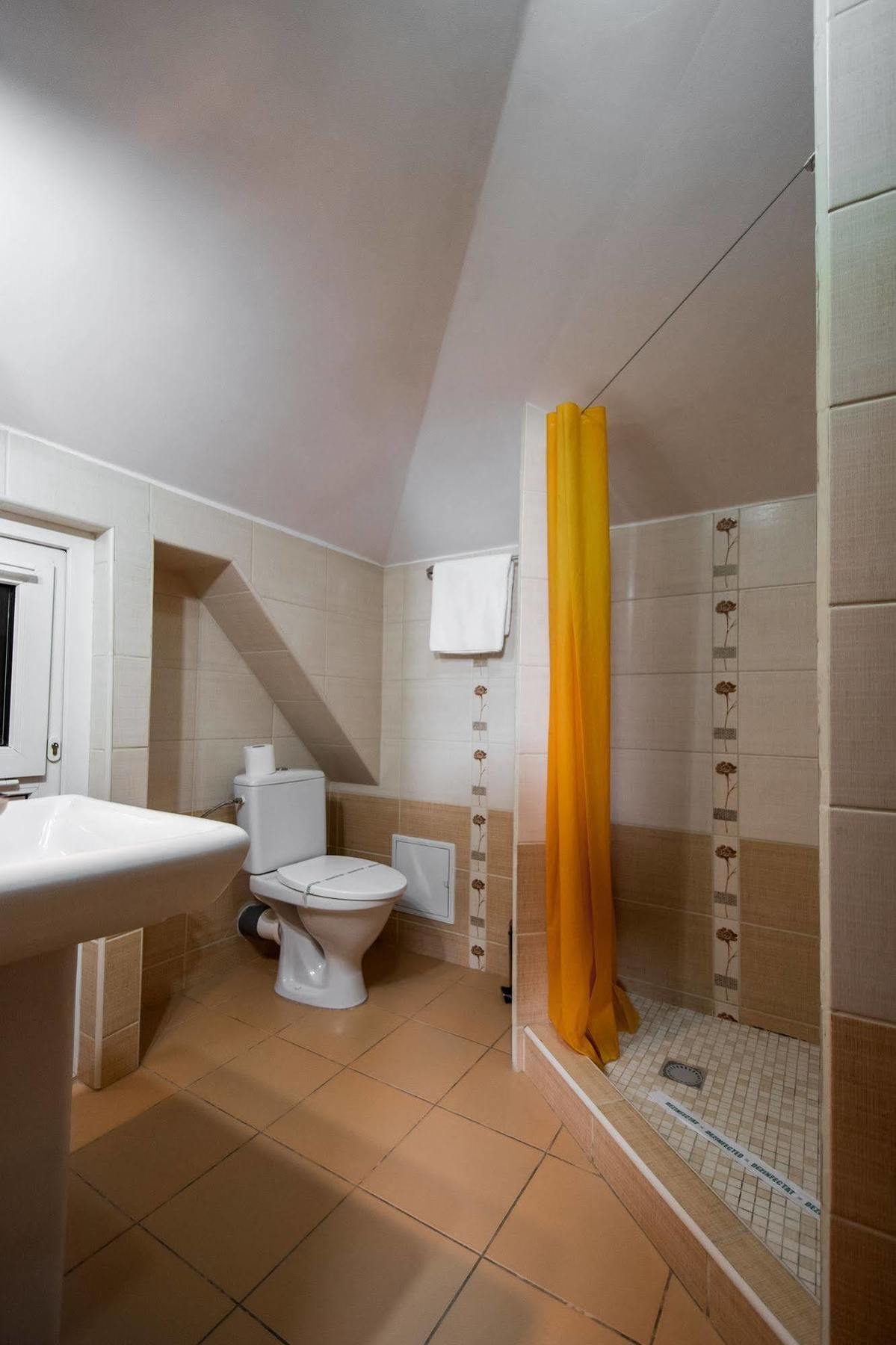 Hotel Tudor Плоешти Экстерьер фото