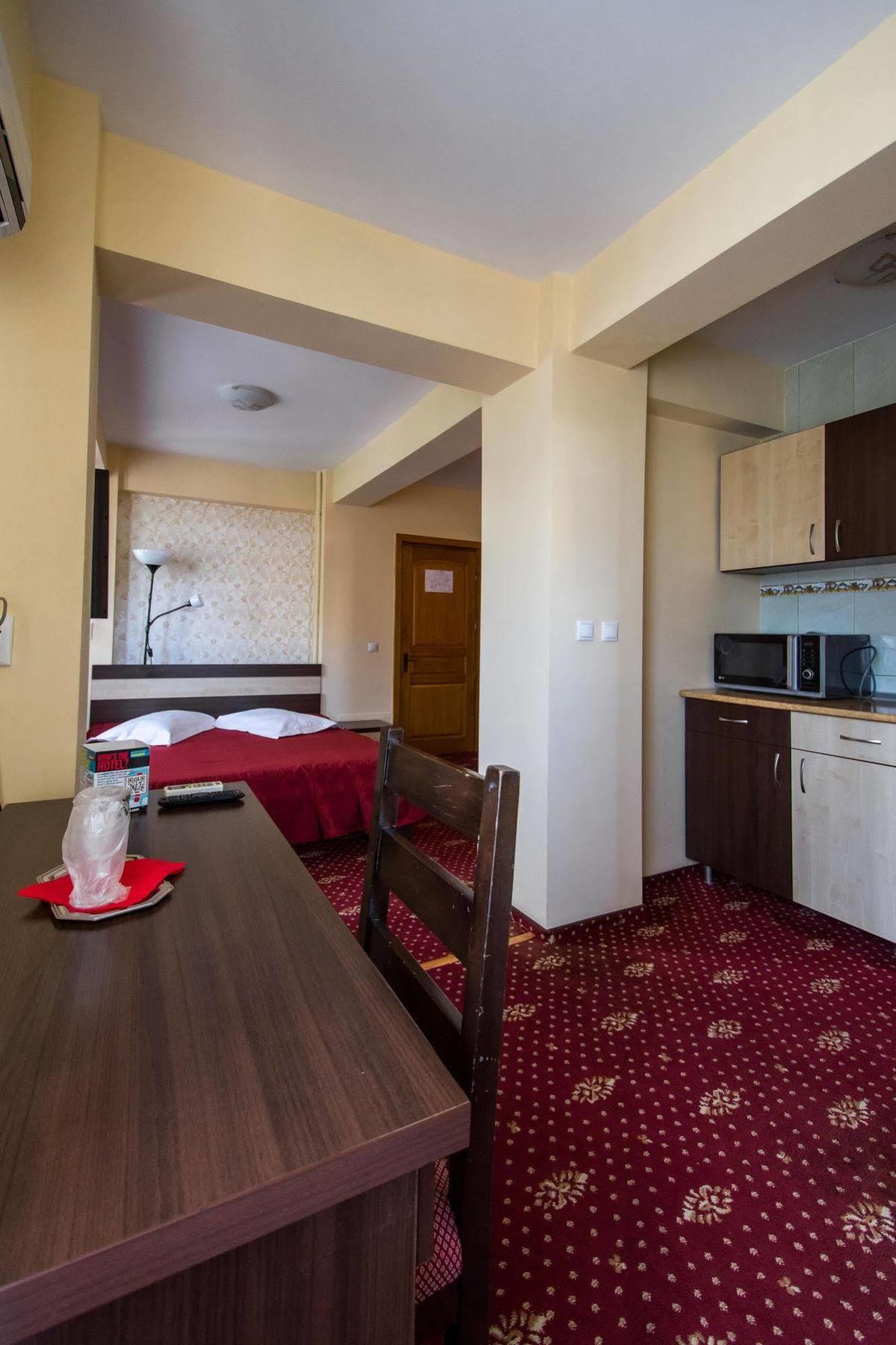 Hotel Tudor Плоешти Экстерьер фото